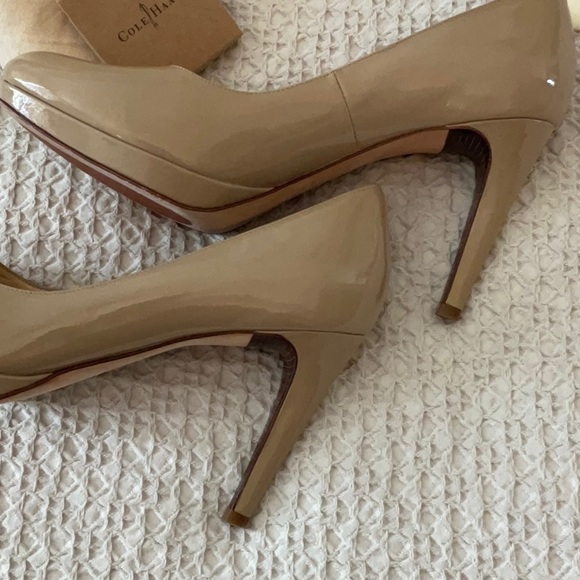 Cole Hahn Chelsea Pump - Picture 5 of 8